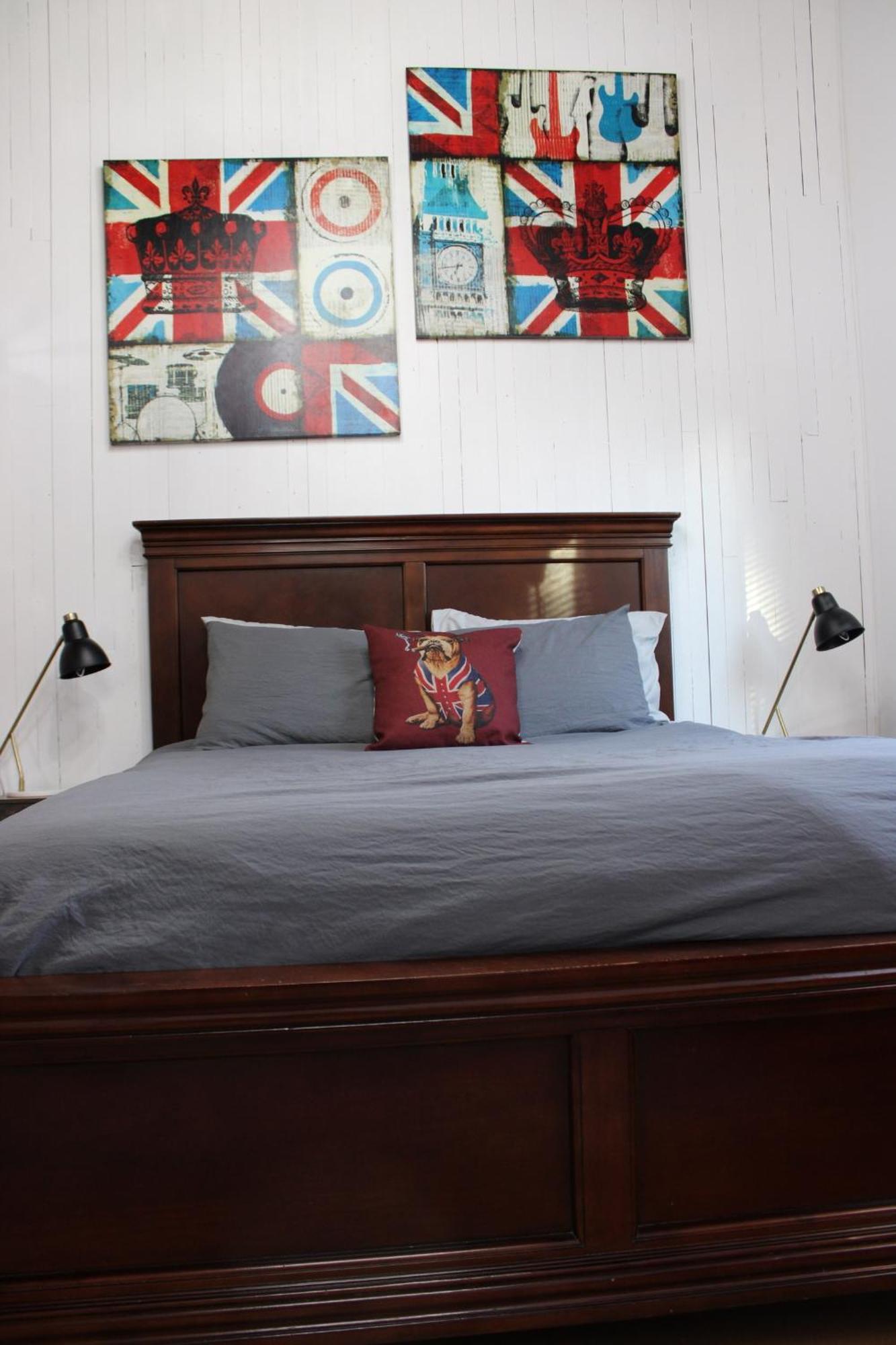 Private Bright Modern Studio! Queen Bed ! วิกตอเรีย ภายนอก รูปภาพ
